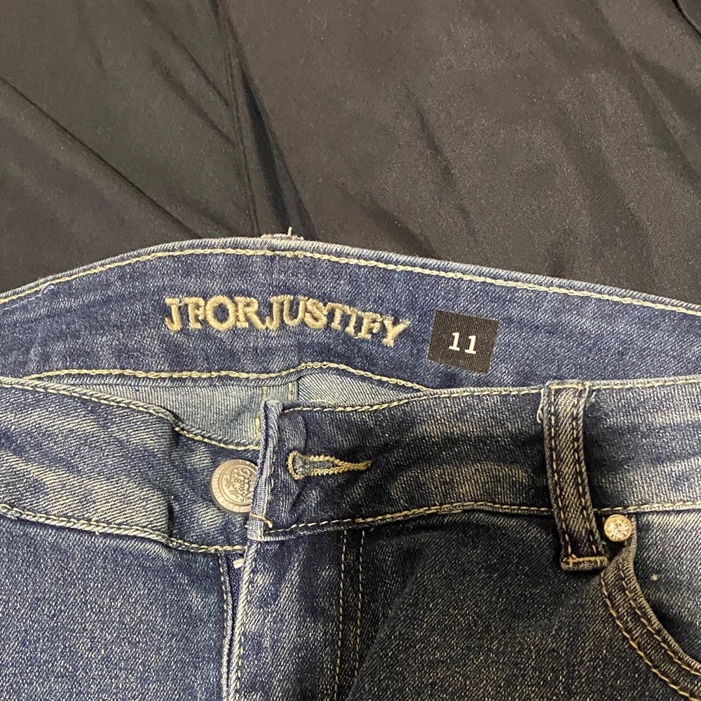 Elegant Blue Boot Cut Jeans with Embroidery - Picture 2 of 3
